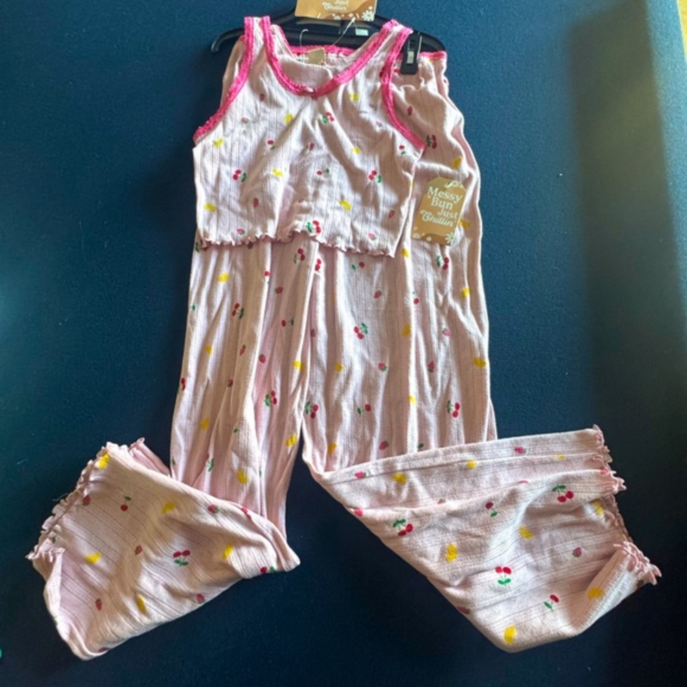 Pink fruit Print Pajama Set- super cute & comfy 🍒🍋🍓zoom in 4 design details 🍓🍋🍒